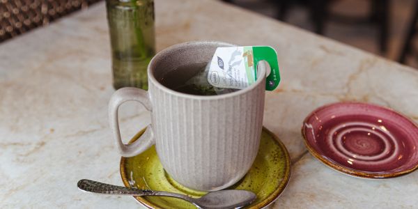 Eine Tasse Bergkräuter-Tee